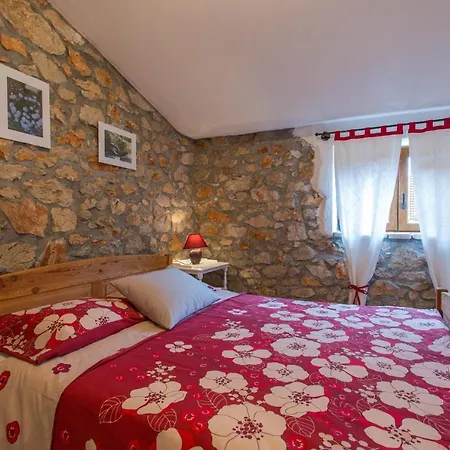 Nonna Stara Pensión 3*